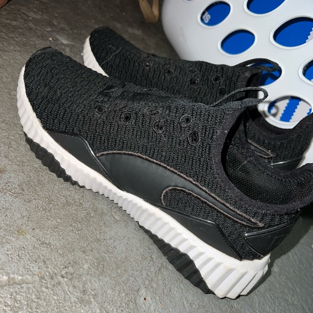 women’s sneakers